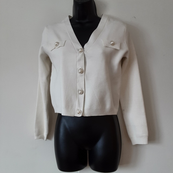 Chic Carmen Marc Valvo White V-Neck Cardigan with Large Pearl Buttons NWT - Picture 1 of 5